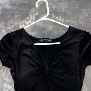 Black twist top body suit<3